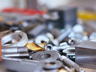 為設(shè)備選擇性能最佳的 電子連接器 ，應(yīng)該考慮連接的設(shè)備接口類(lèi)型，并確保是最高質(zhì)量的連接器。不同類(lèi)型的設(shè)備通常需要不同類(lèi)型的連接器，因此應(yīng)該了解所需的電纜和連接器類(lèi)型，確保為設(shè)備選擇性能最佳的電子連接器！